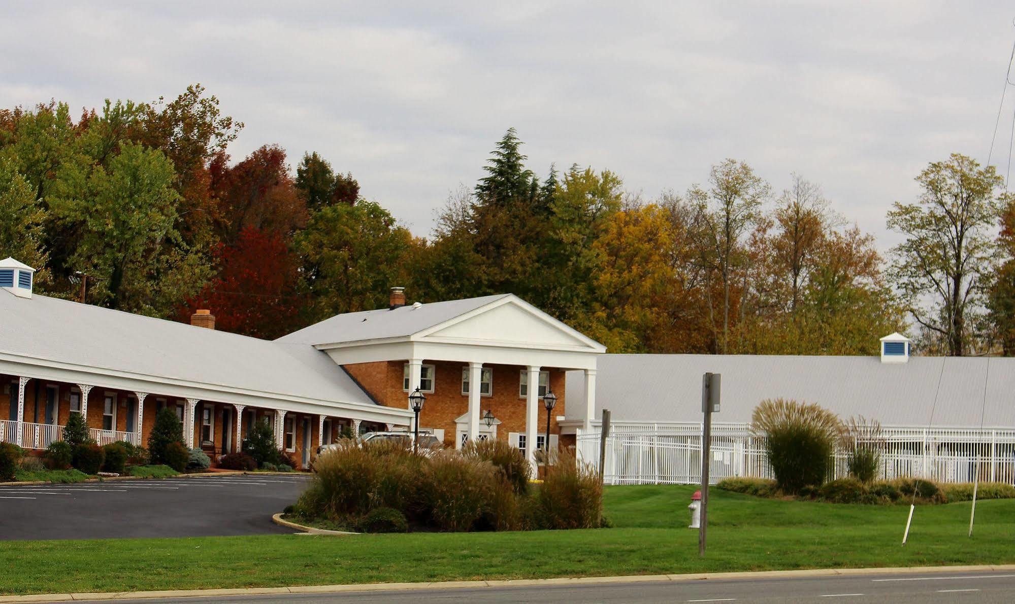 Governor House Inn Arlington/Falls Church Exterior foto