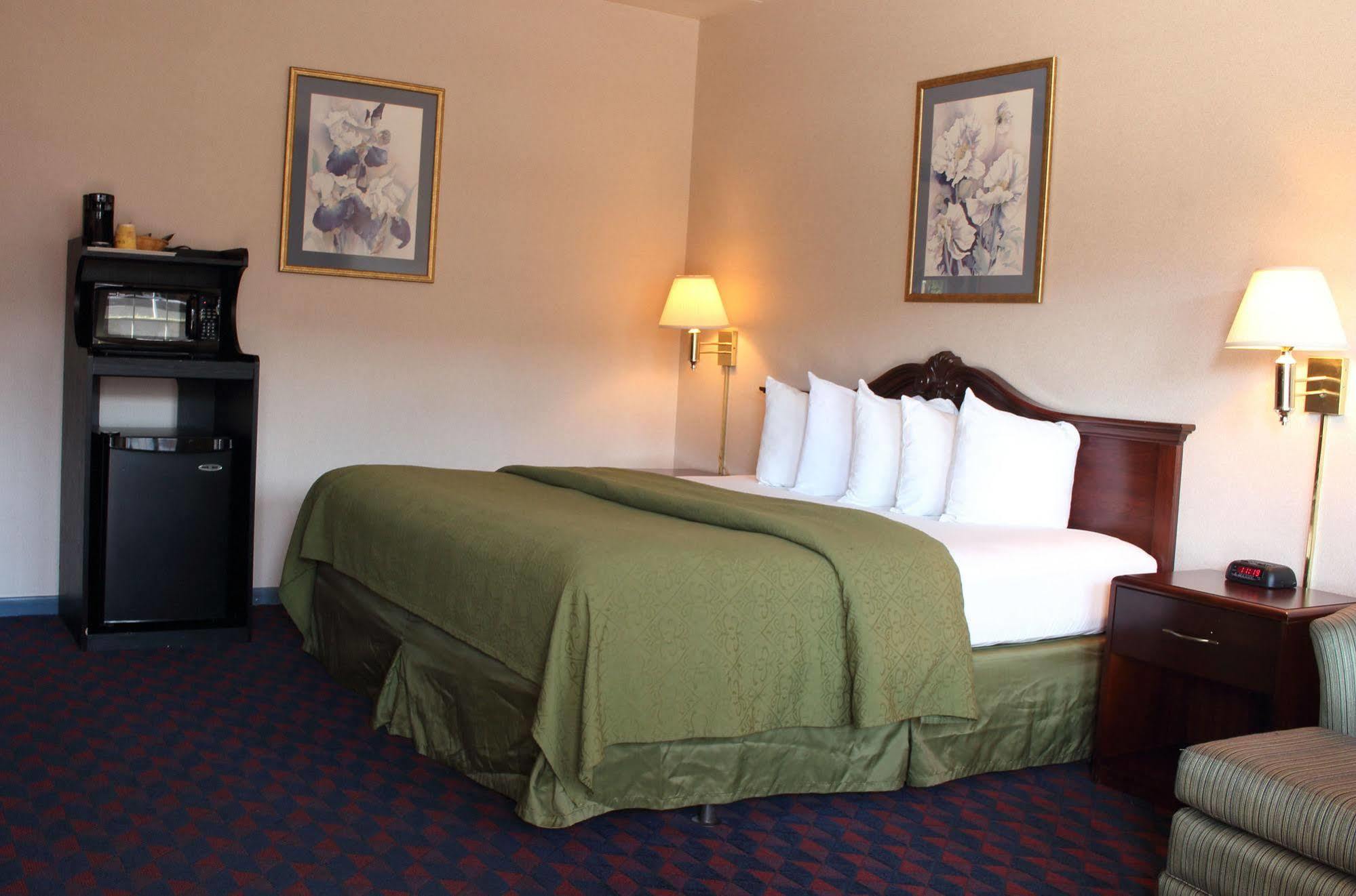 Governor House Inn Arlington/Falls Church Exterior foto